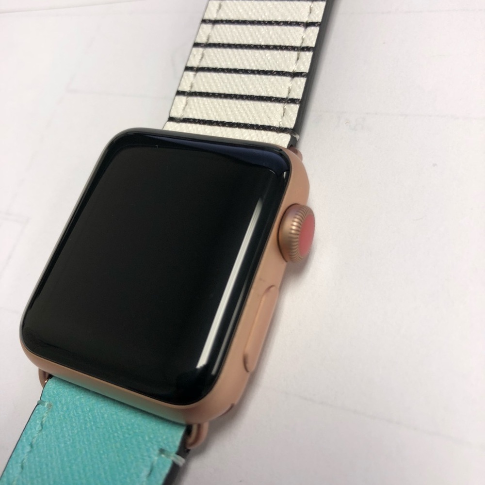 Apple iWatch 3 gold 38mm cellular and Bluetooth